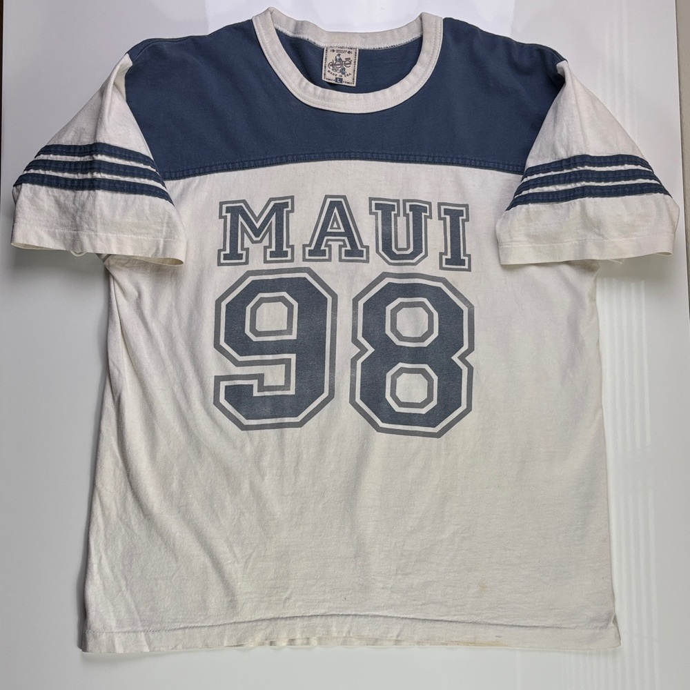 90’s VINTAGE ‘Maui 98’ Double Sided T-shirt Single Stitch